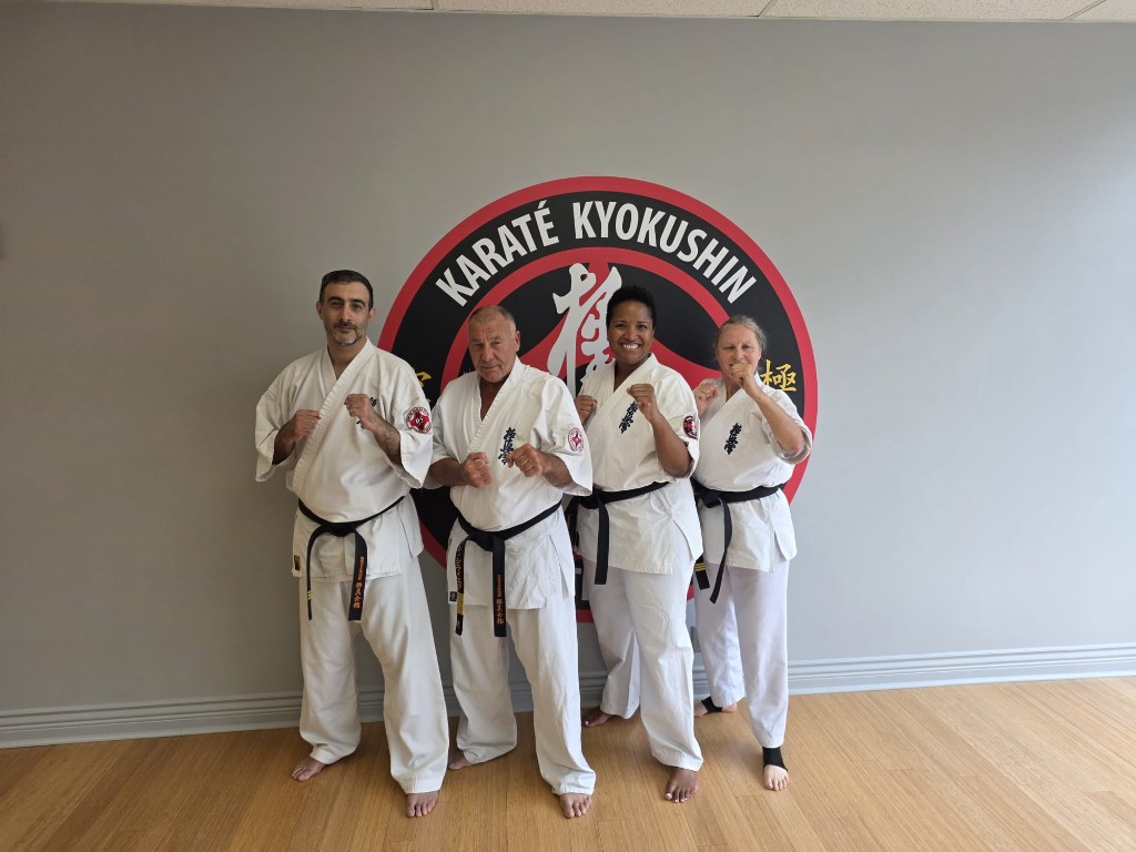 Sensei Alan Mokbel con instructores del dojo Kyokushin Pointe-Claire