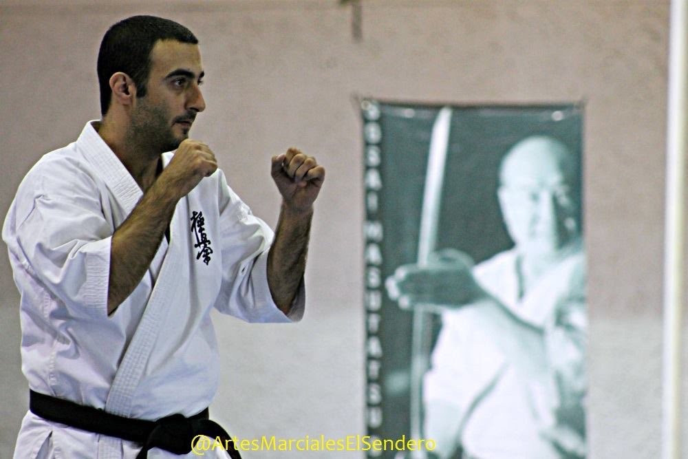 Sensei Alan Mokbel en guardia de Kyokushin